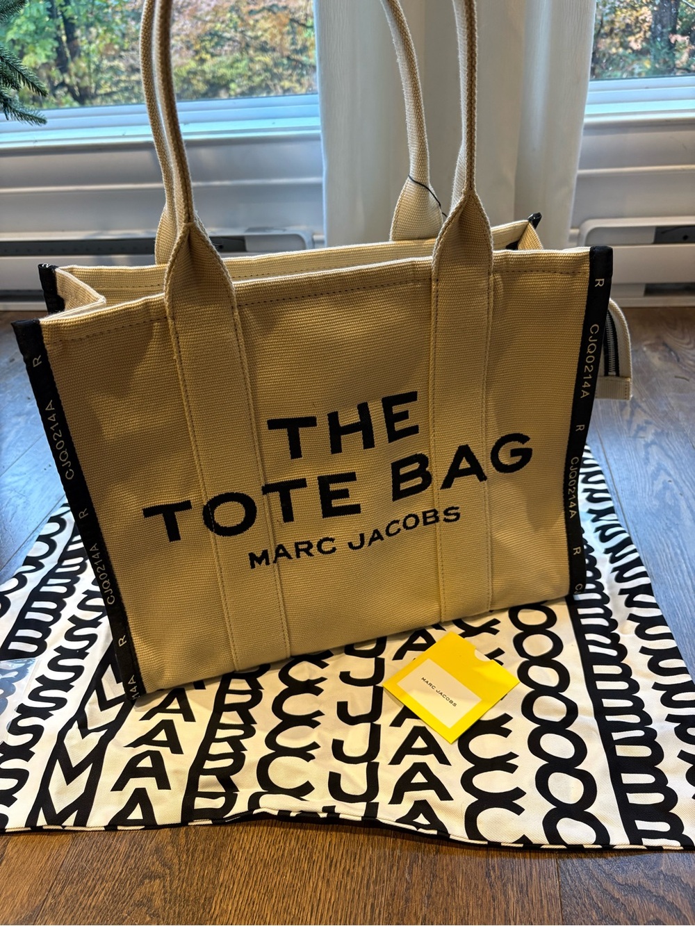 Marc Jacobs Canvas Tote in Light Beige BRAND NEW